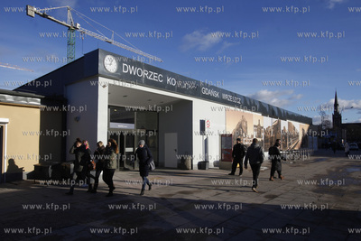 Dworzec we Wrzeszczu po remoncie zyskal nowa elewacje,...