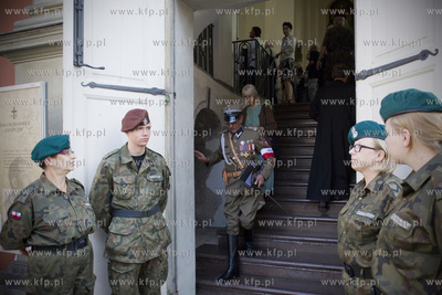 Kaplica Królewska w Gdańsku. Wystawione trumny z...