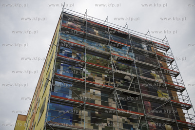 Gdańsk Zaspa.  Na scianie bloku przy ul. Skarzyńskiego...