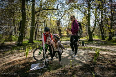 Sopocka Majówka z biblioteką przy ulicy Goyki. Szukanie...