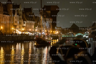 Gdańsk. Św. Mikołaj przypłynął łodzią do Gdańska,...