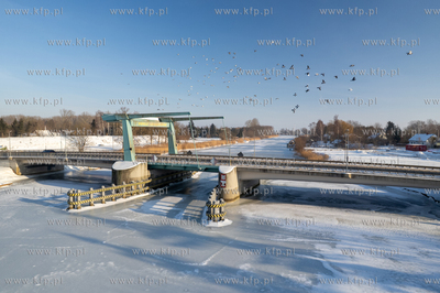 Zima na Żuławach. Drewnica, okolice mostu zwodzonego...