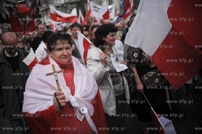 Marsz w obronie telewizji TV Trwam w Warszawie zorganizowany...
