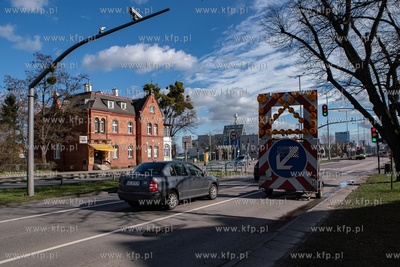 Wyłączony pas ruchu  przed skrzyżowaniem ulic Grunwaldzkiej...
