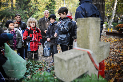 Gdansk. Cmentarz Srebrzysko. Zywa lekcja historii,...