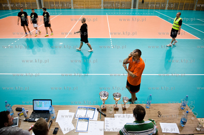 Gdansk. Pierwszy Walentynkowy Turniej halowej pilki...