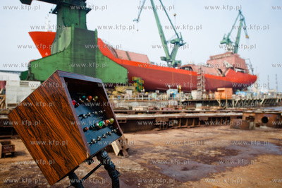 Stocznia Gdansk. Pochylnia B1. Wodowanie promu pasazersko...