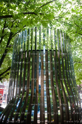 Gdansk. Plac Dariusza Kobzdeja. Montaz nowoczesnej,...