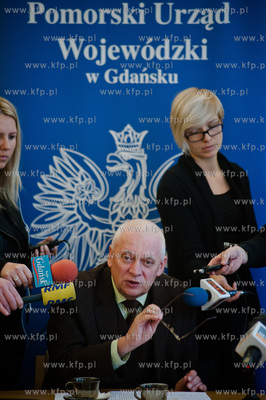 Gdansk. Pomorski Urzad Wojewodzki. Sala Kominkowa....