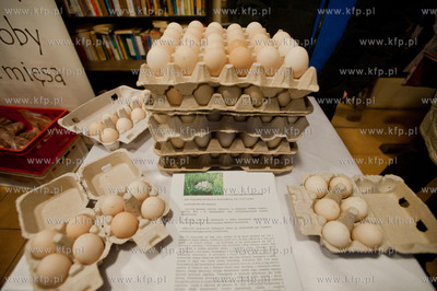 Gdansk. Oliwa. Dom Zarazy. Bazar nisko przetworzonej...