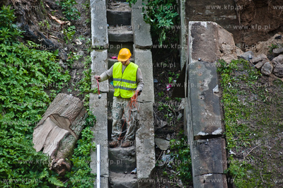 Wyburzanie Mostku Weisera na gdanskiej Strzyzy. 05.06.2013...