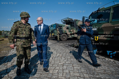 Poligon wojskowy w Ustce. Odbior sprzetu oraz podpisanie...