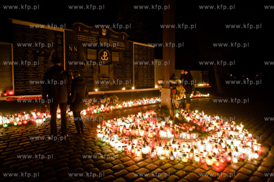 Gdansk. Cmentarz Lostowicki. Swieto Zmarlych. Nz kwatera...