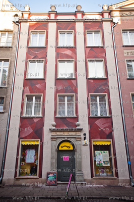 Gdansk. Odremontowane, nowo pomalowane kamieniczki...