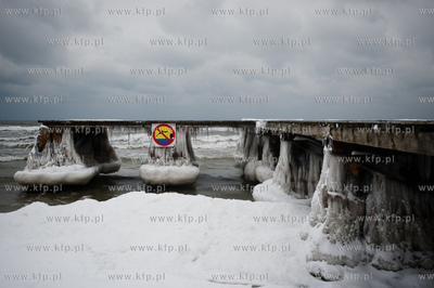 Mrozne, zimowe popoludnie na plazy w Sopocie.
26.01.2014
fot....