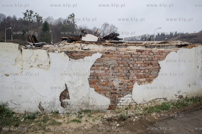 Gdansk. Rozbiorka budynkow znajdujacych sie przy skrzyzowaniu...