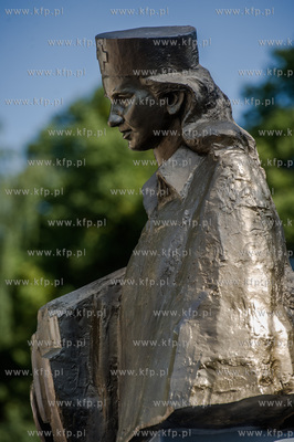 Gdansk. Orunia. Plac przy kosciele sw. Jana Bosko....