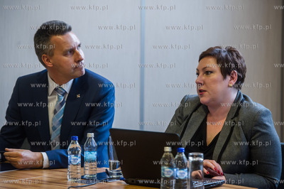 Gdansk. Sala konferencyjna hotelu Hilton. Wspolna konferencja...