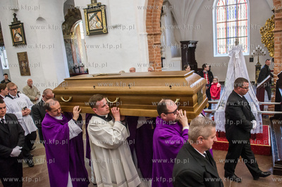 Gdansk. Katredra Oliwska. Wprowadzenie trumny z cialem...
