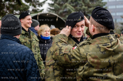 Gdynia. Nabrzeże Pomorskie. Uroczysta przysięga wojskowa...