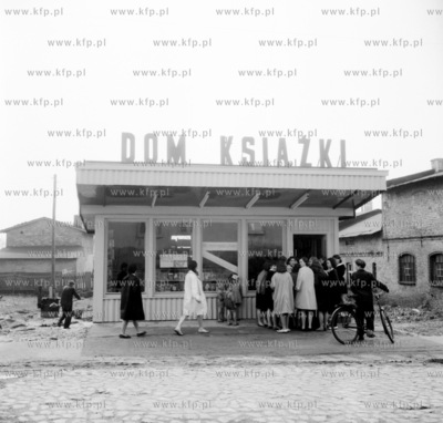 Pawilon ksiegarnia Domu Ksiazki w Zukowie na Kaszubach....