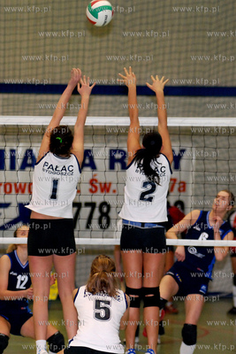 Rumia. W pierwszym meczu play-off II lLigi Pilki Siatkowej...