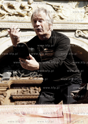 Gdansk. Dlugi Targ. Happening pt Aktorzy Przyjechali...