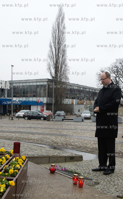 Gdansk. Zaloba po tragicznej smierci Prezydenta RP,...