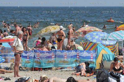 Tlumy turystow i plazowiczow na plazy w Gdyni Srodmiesciu
11.07.2010
Fot....