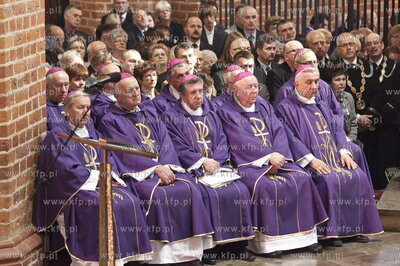 Bazylika katedralna w Pelplinie. Uroczystości pogrzebowe...