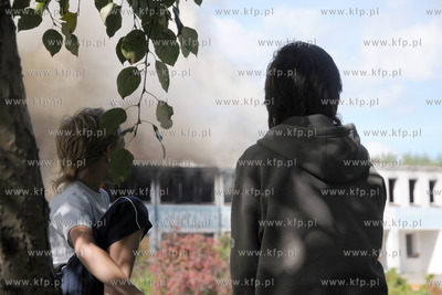 Pozar pustostanu na ulicy Hallera w Gdansku. Pozar...