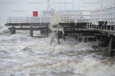 Sopot. Wichura i sniezyca w Sopocie. 05.01.2017 fot....