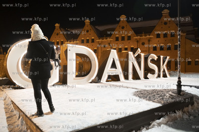 Zima w Gdańsku nocą. Ołowianka. 14.02.2021 Fot....