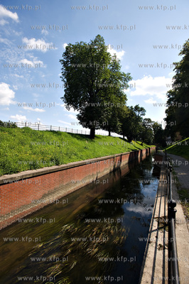 Kanal Raduni w okolicy Bieskupiej Gorki w Gdansku.
10.07.2009
fot....