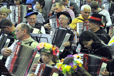 Kartuzy. Dzien Jednosci Kaszubow. Podczas uroczystosci...