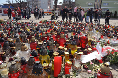 Transmisja uroczystosci pogrzebowych ofiar katastrofy...