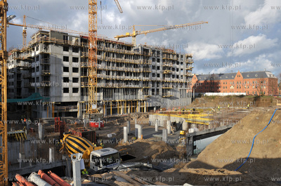 Budowa przez firm Hossa osiedla Garnizon na terenie...