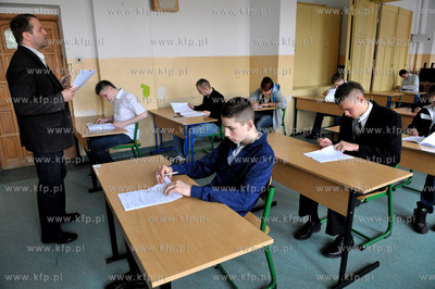 Egzamin klas trzecich z zakresu przedmiotow humanistycznych...