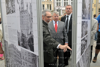 Otwarcie wystawy plenerowej "Powrot Majora" na Dlugim...