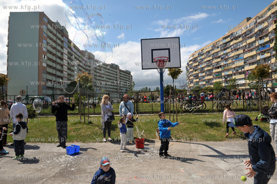 Streetwaves czyli artystyczna akcja miejska w Gdansku...