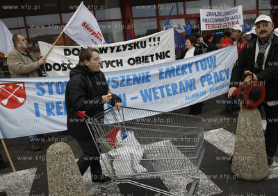 Gdynia. Wolny Zwiazek Zawodowy Sierpien 80 i OPZZ 
pod...