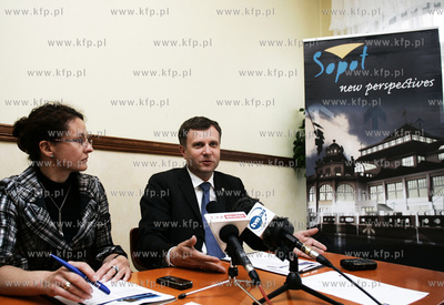 Sopot. Urzad Miasta. Konferencja prasowa  prezydenta...
