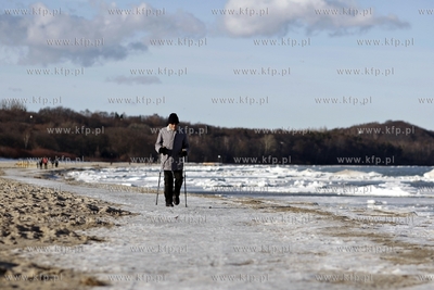 Sopot. Częściowo zamarznięta Zatoka Gdańska.
20.02.2012
fot....