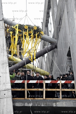 Gdansk. Uroczystość zawieszenia wiechy na budowanym...