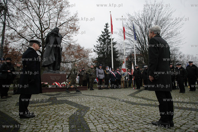Plac marszalka Jozefa Pilsudskiego 
u zbiegu al. Grunwaldzkiej...