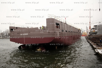 Uroczyste wodowanie statku typu PSV z dlugiej serii...