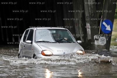 Gdansk Zaspa. Zalany przejazd pod wiaduktem na Al....