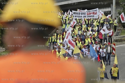Gdansk. Demonstracja pracownikow firmy energetycznej...