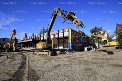 Wyburzanie budynku dworca PKP w Sopocie.
01.08.2013
fot....