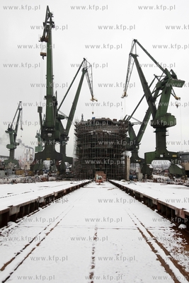 Stocznia Remontowa Nauta S.A. buduje statki na pochylniach...
